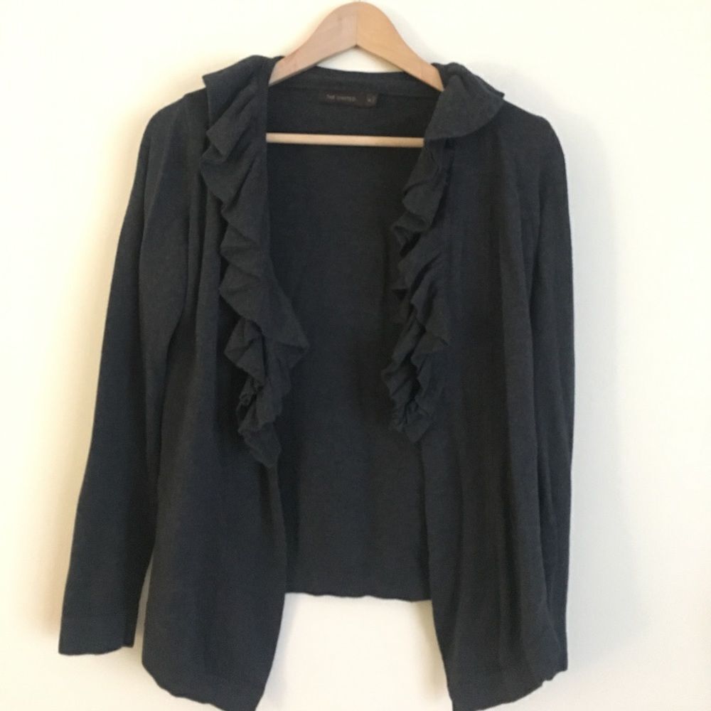 Limited XS gray flyaway boyfriend sweater ruffles